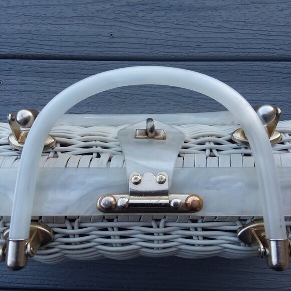 Vintage wicker handbag with lucite handles circa 1950's  made in Hong Kong - Picture 3 of 7